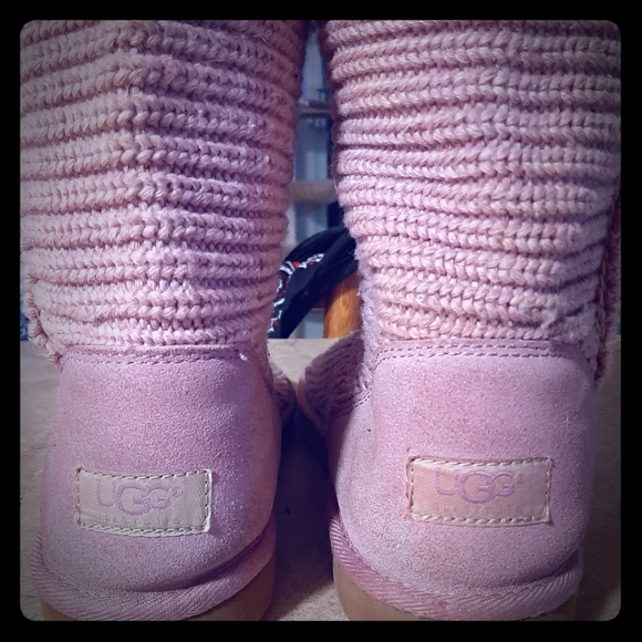 UGG Boots - Picture 1 of 3